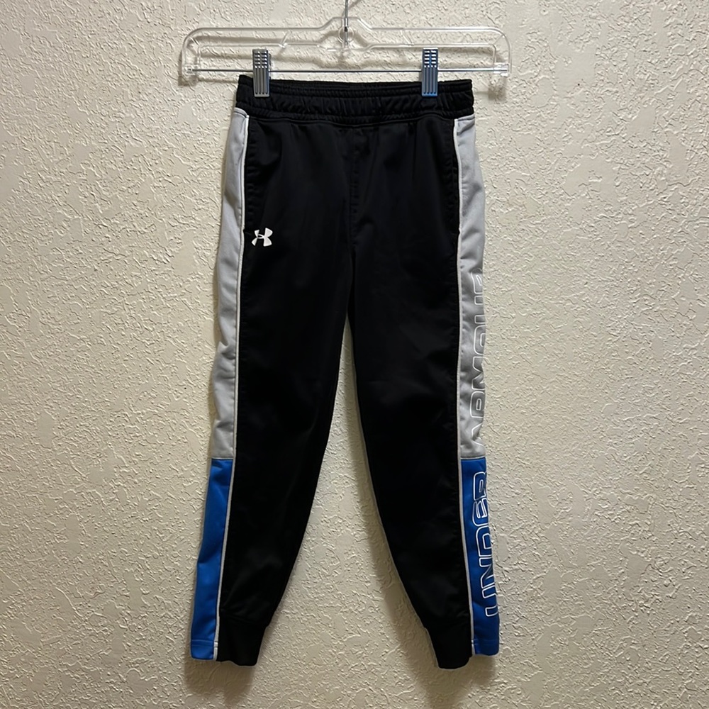 Under Armour Boys Joggers Size 5. Black, Grey, and Blue. Smoke-free house.
